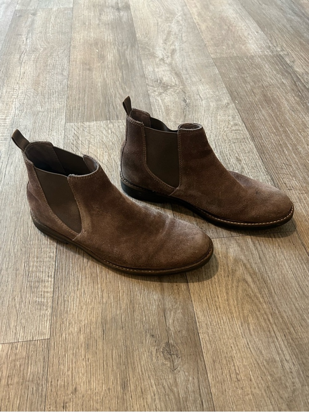Clarks Men's Brown Suede Chelsea Boots, Size US 10